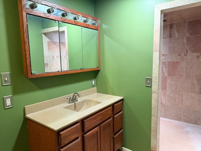 858 Benton Street, Eldorado, IL 62930