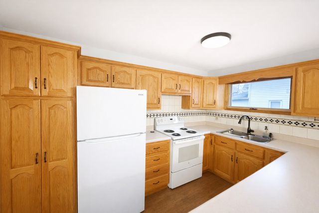 858 Benton Street, Eldorado, IL 62930