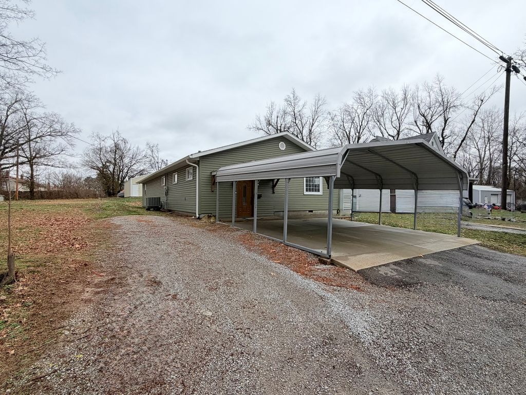 858 Benton Street, Eldorado, IL 62930