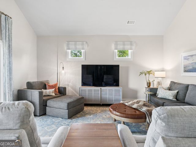 520 North Point Circle, Hartwell, GA 30643