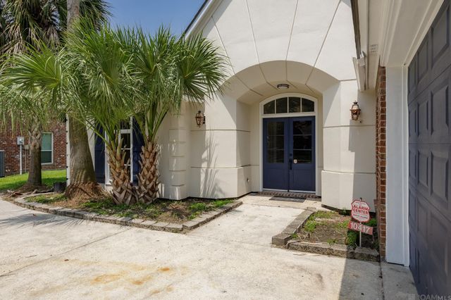 10417 Oakline Dr, Saint George, LA 70809