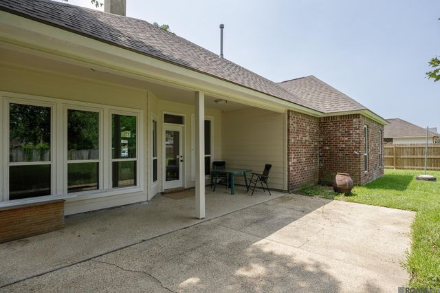 10417 Oakline Dr, Saint George, LA 70809