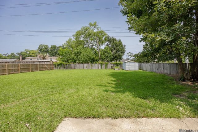 10417 Oakline Dr, Saint George, LA 70809