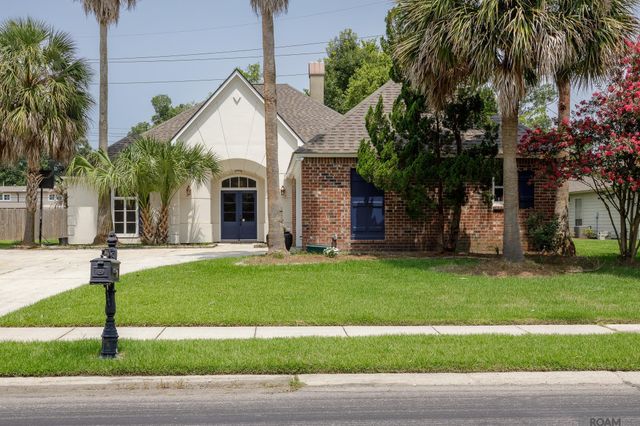 10417 Oakline Dr, Saint George, LA 70809