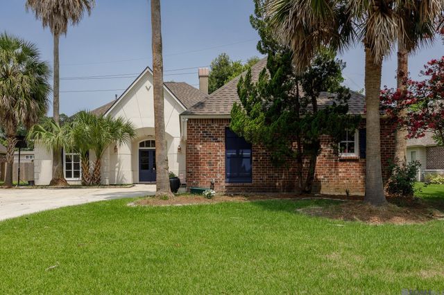 10417 Oakline Dr, Saint George, LA 70809