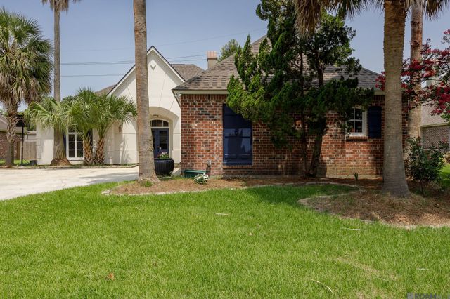 10417 Oakline Dr, Saint George, LA 70809