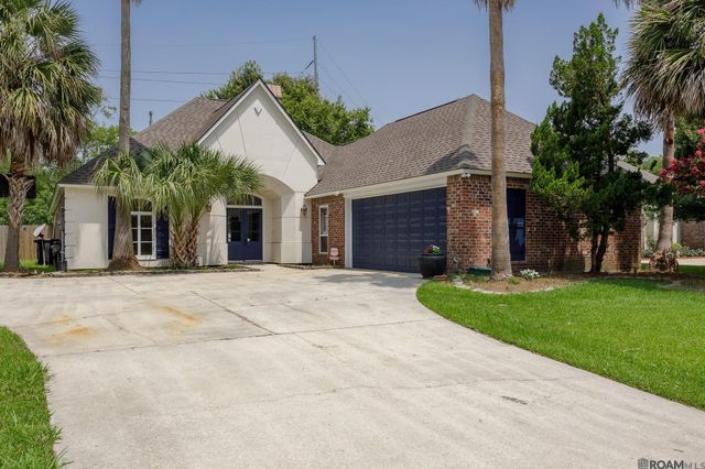 10417 Oakline Dr, Saint George, LA 70809