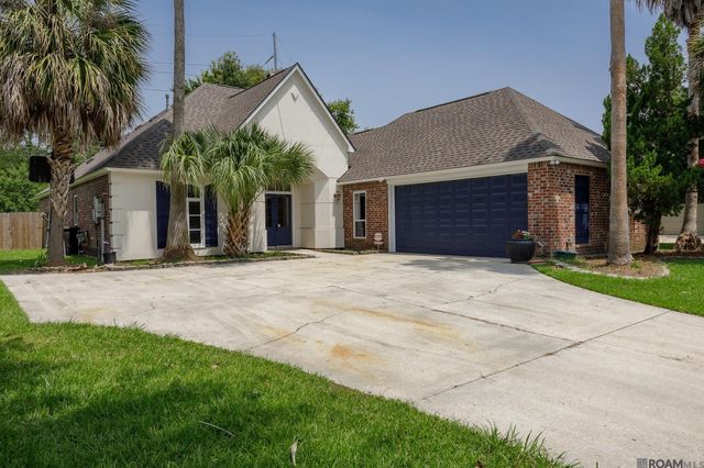 10417 Oakline Dr, Saint George, LA 70809