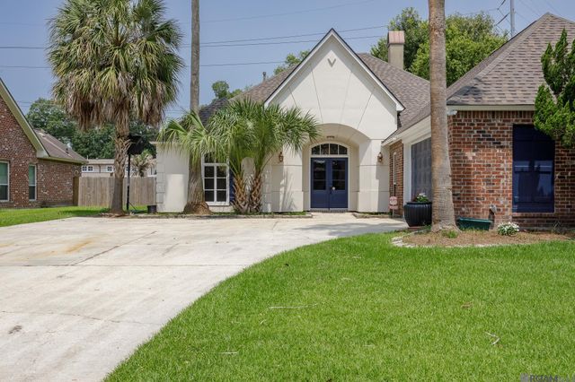 10417 Oakline Dr, Saint George, LA 70809