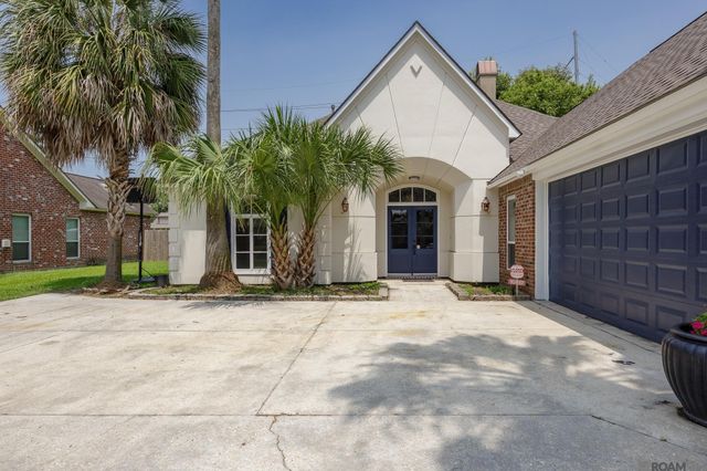 10417 Oakline Dr, Saint George, LA 70809