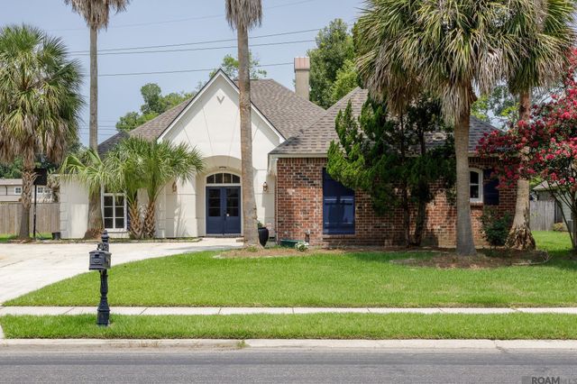10417 Oakline Dr, Saint George, LA 70809