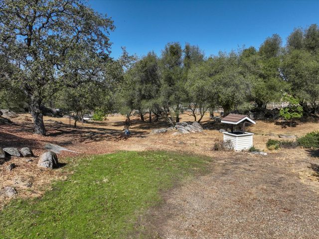 43972 Wells Rd, Coarsegold, CA 93614