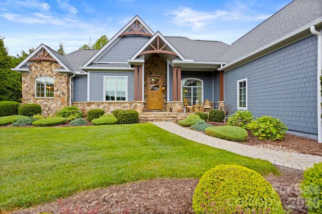 390 Shipman Parkway, Flat Rock, NC 28731
