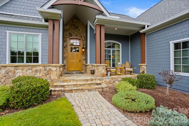 390 Shipman Parkway, Flat Rock, NC 28731