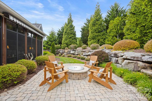 390 Shipman Parkway, Flat Rock, NC 28731