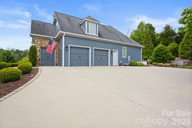 390 Shipman Parkway, Flat Rock, NC 28731