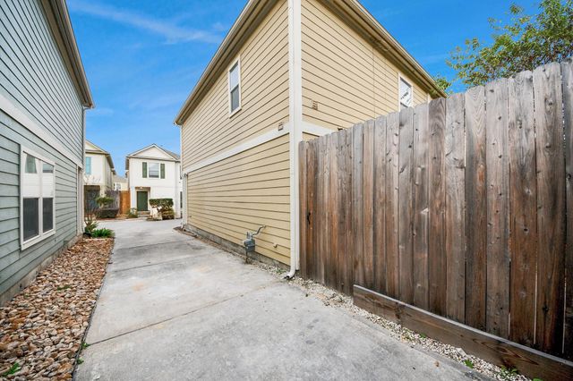 1714 Redwing Bluff Drive, Houston, TX 77009