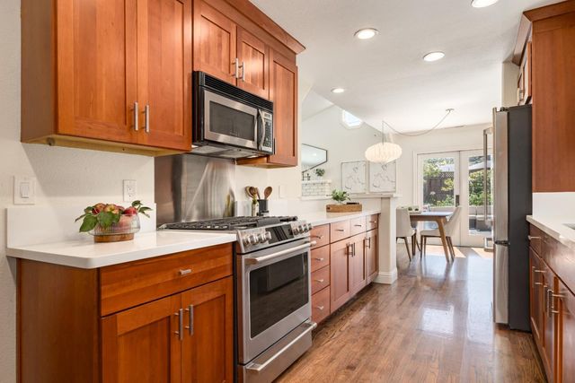 111 Woodside Avenue, Santa Cruz, CA 95060