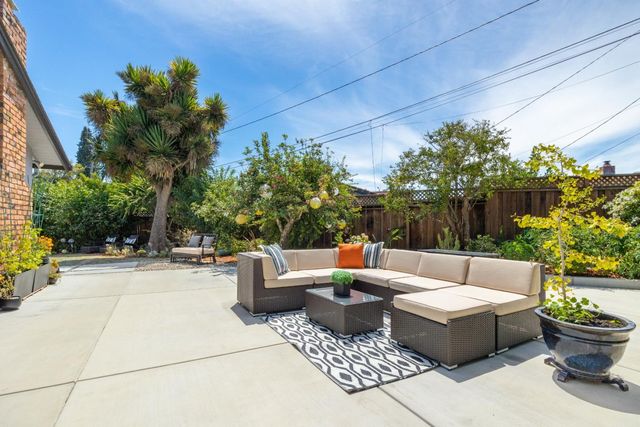 111 Woodside Avenue, Santa Cruz, CA 95060