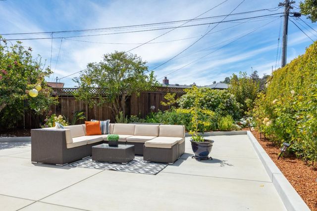 111 Woodside Avenue, Santa Cruz, CA 95060