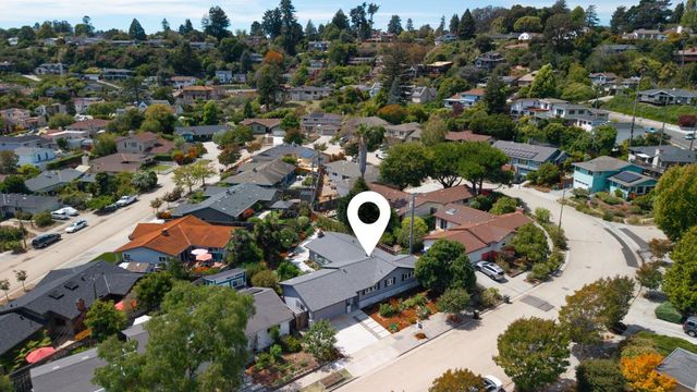 111 Woodside Avenue, Santa Cruz, CA 95060