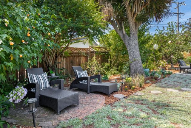 111 Woodside Avenue, Santa Cruz, CA 95060
