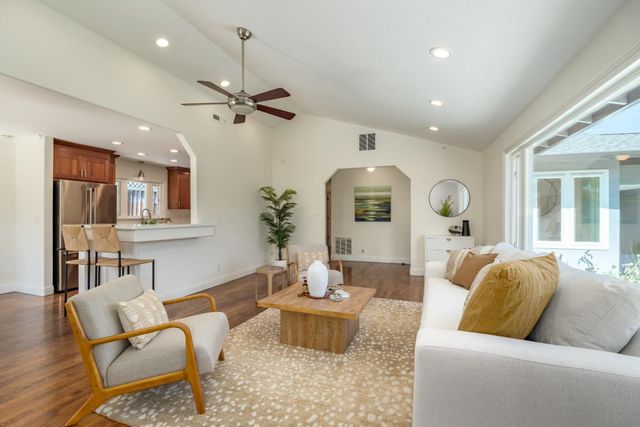 111 Woodside Avenue, Santa Cruz, CA 95060