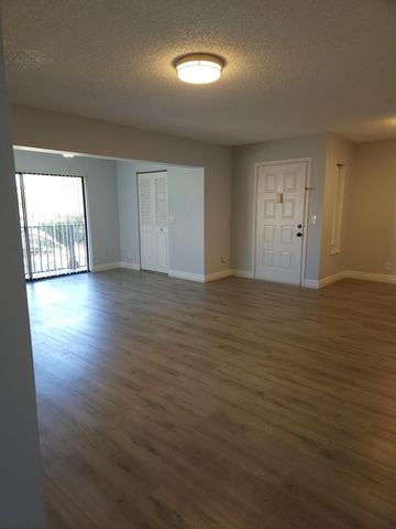 502 Shady Pine Way D2, Greenacres, FL 33415