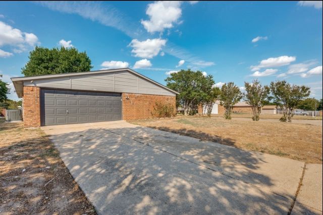700 Nora Lane, Desoto, TX 75115
