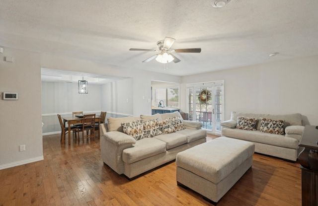 700 Nora Lane, Desoto, TX 75115