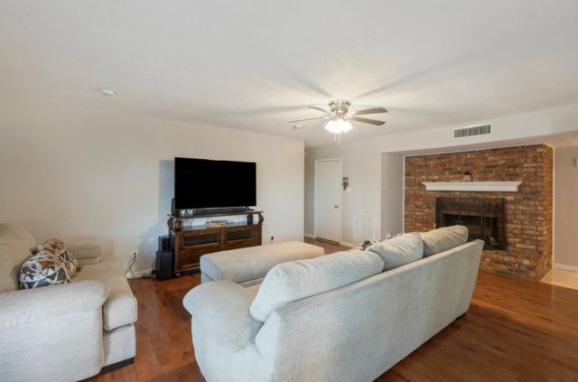 700 Nora Lane, Desoto, TX 75115