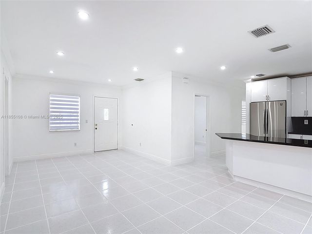 7410 SW 39th St, Miami, FL 33155