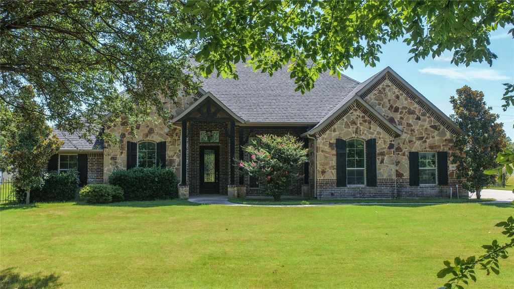 181 Fairview Court, Decatur, TX 76234