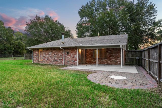 104 Anna Street, Tomball, TX 77375
