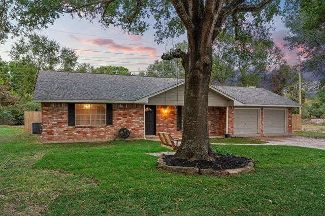 104 Anna Street, Tomball, TX 77375