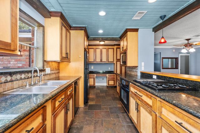 104 Anna Street, Tomball, TX 77375