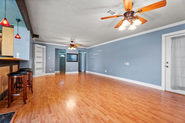 104 Anna Street, Tomball, TX 77375