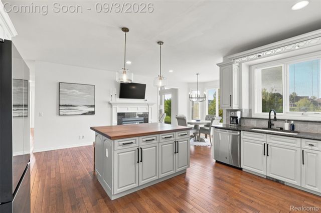 3603 N Century Oak Circle, Oakland Charter Township, MI 48363