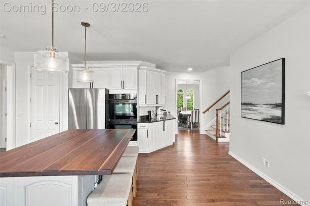 3603 N Century Oak Circle, Oakland Charter Township, MI 48363