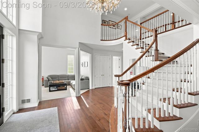 3603 N Century Oak Circle, Oakland Charter Township, MI 48363