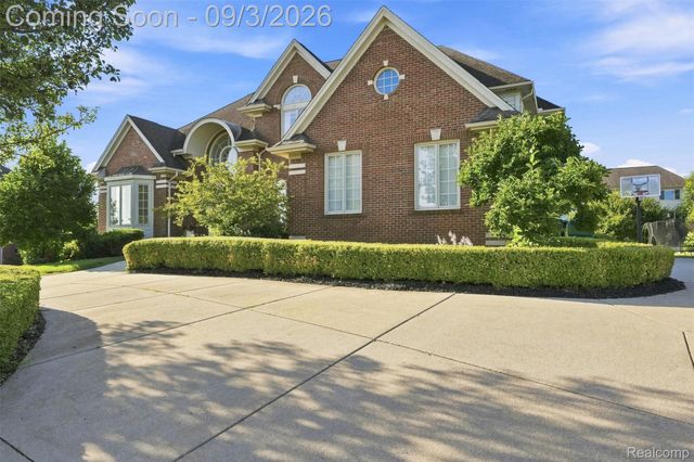 3603 N Century Oak Circle, Oakland Charter Township, MI 48363