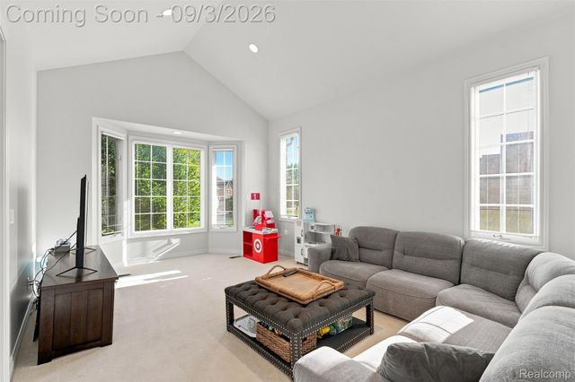 3603 N Century Oak Circle, Oakland Charter Township, MI 48363