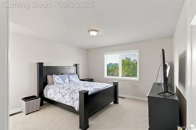 3603 N Century Oak Circle, Oakland Charter Township, MI 48363