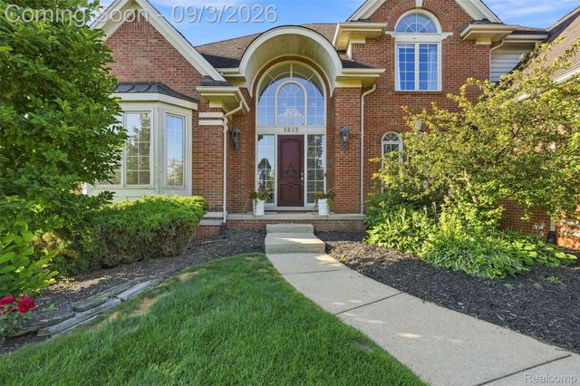 3603 N Century Oak Circle, Oakland Charter Township, MI 48363