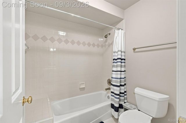 3603 N Century Oak Circle, Oakland Charter Township, MI 48363