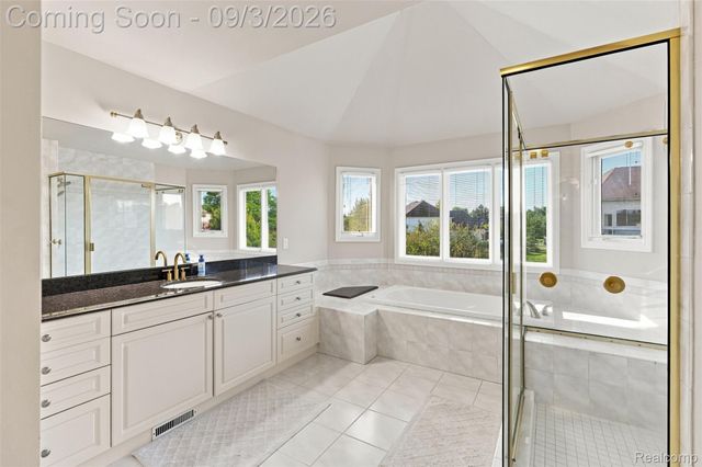 3603 N Century Oak Circle, Oakland Charter Township, MI 48363