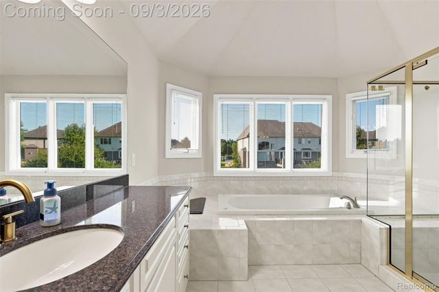 3603 N Century Oak Circle, Oakland Charter Township, MI 48363