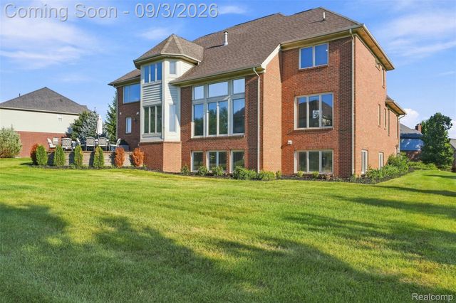 3603 N Century Oak Circle, Oakland Charter Township, MI 48363