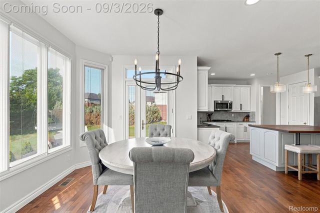 3603 N Century Oak Circle, Oakland Charter Township, MI 48363