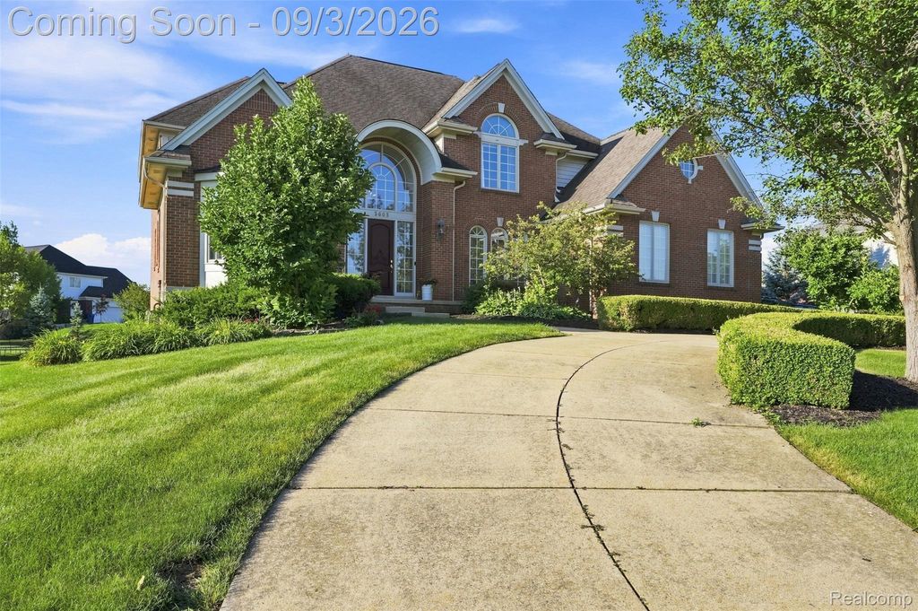 3603 N Century Oak Circle, Oakland Charter Township, MI 48363